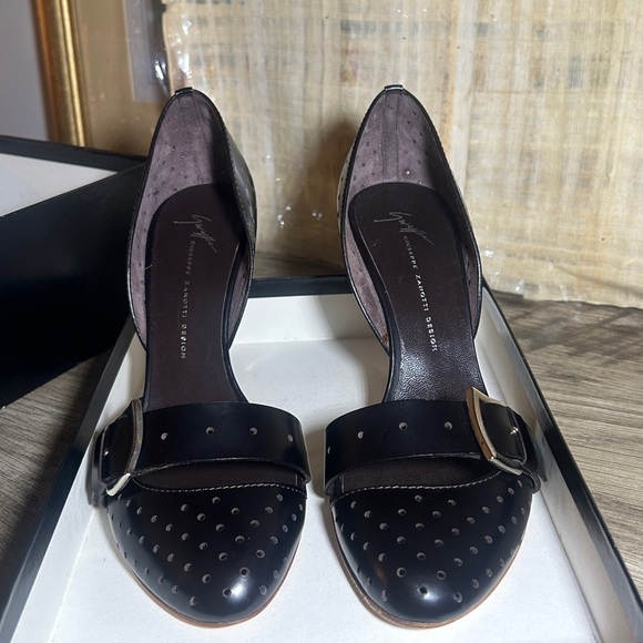 Vero Cuoio Shoes - Giuseppe Zanotti Design DONNA 90 SCARPA KULATTA  T. MORO Black Perforated Heels